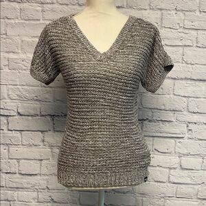 Roxy Gray Knit Short Sleeve V-Neck Sweater Size Medium